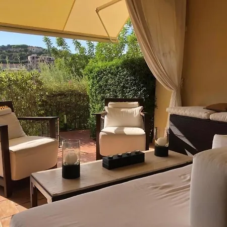 In Mit Moeblierter Terrasse Villasimius