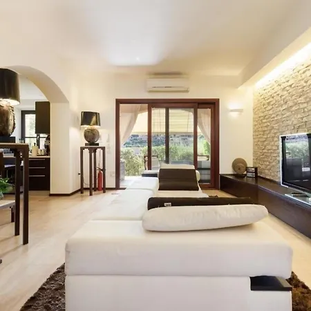 Apartment In Mit Moeblierter Terrasse Villasimius